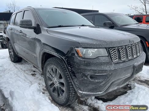 Used 2022 Jeep Grand Cherokee Laredo X image 2
