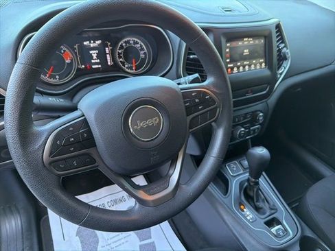 Used 2019 Jeep Cherokee Latitude w/ Popular Appearance Group FWD image 27