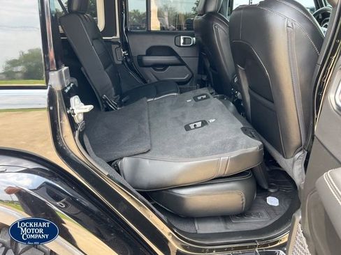 Used 2022 Jeep Wrangler Unlimited Sahara w/ LED Lighting Group AWD/4WD image 28