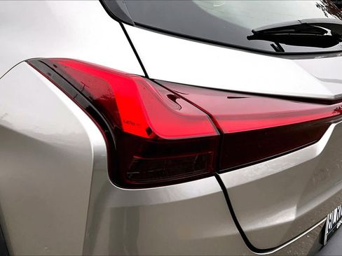 Used 2019 Lexus UX 250h w/ Premium Package image 28