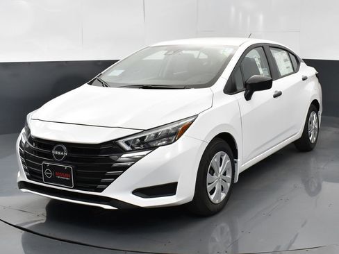 Used 2025 Nissan Versa S w/ Lighting Package image 3