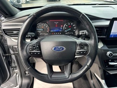 Used 2020 Ford Explorer XLT w/ Equipment Group 202A AWD/4WD image 12