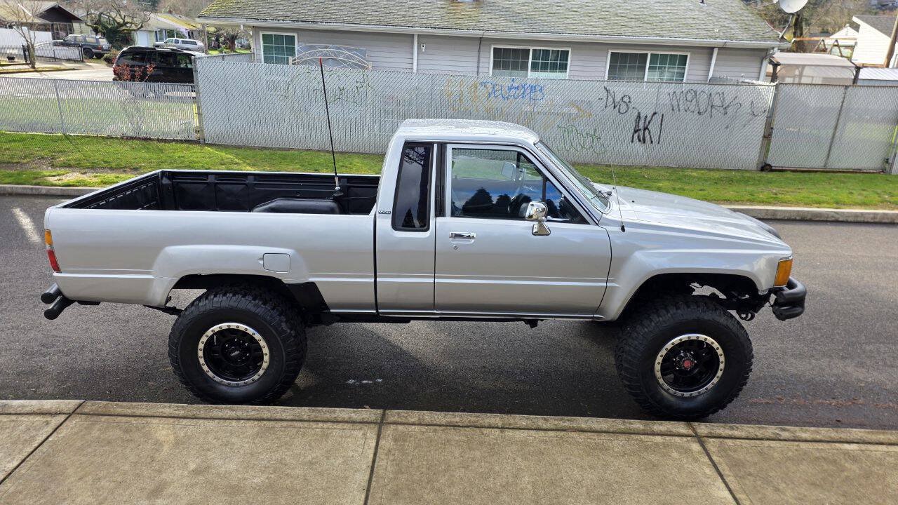 Used 1987 Toyota Pickup Deluxe AWD/4WD image 4