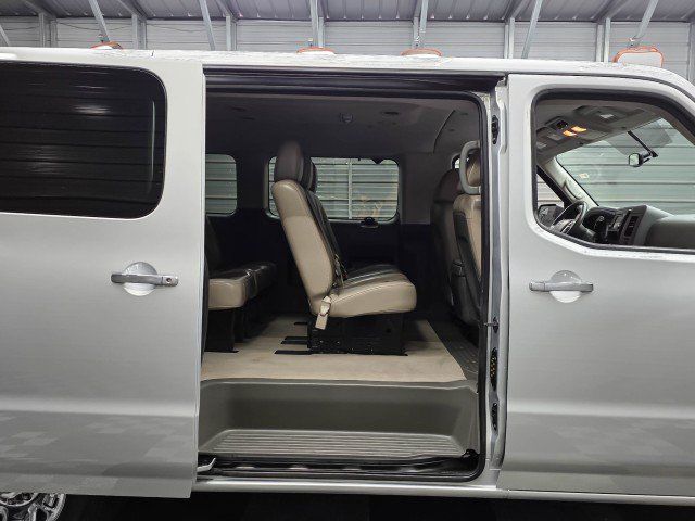 Used 2017 Nissan NV 3500 SL RWD image 11