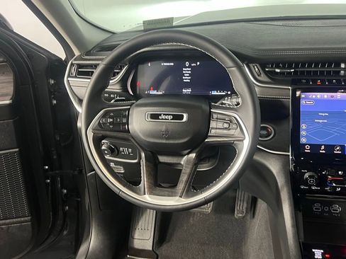 Used 2023 Jeep Grand Cherokee L Limited w/ Luxury Tech Group II image 15