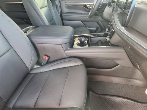 New 2026 Chevrolet Suburban LT w/ Comfort Package image 11