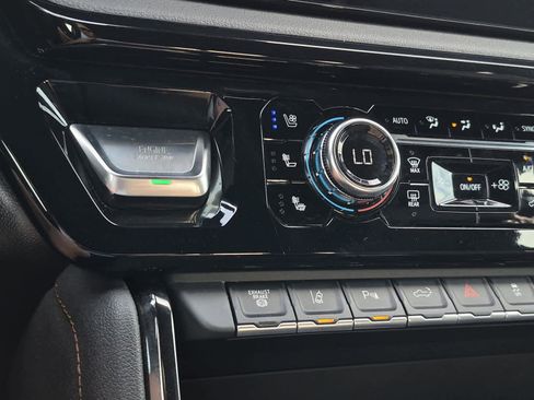 Certified 2025 GMC Sierra 2500 AT4 w/ AT4 Premium Plus Package image 33