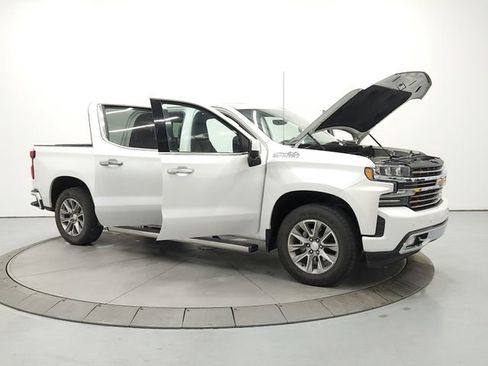 Used 2022 Chevrolet Silverado 1500 High Country w/ Technology Package AWD/4WD image 9