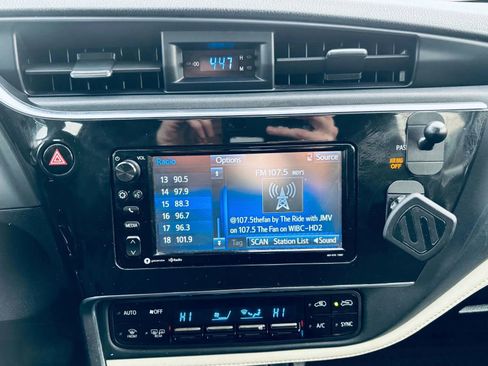 Used 2017 Toyota Corolla iM image 29