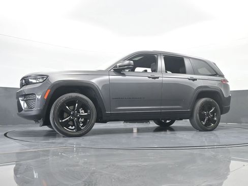 Used 2023 Jeep Grand Cherokee Altitude image 61
