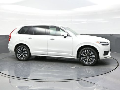 Used 2022 Volvo XC90 T6 Momentum w/ Climate Package image 8