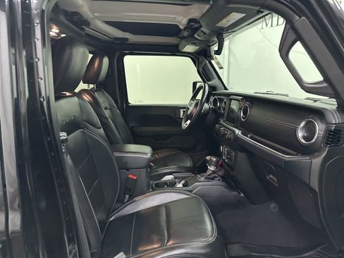 Used 2019 Jeep Wrangler Unlimited Sahara image 28