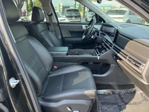 Certified 2025 Hyundai Santa Fe Limited AWD/4WD image 17