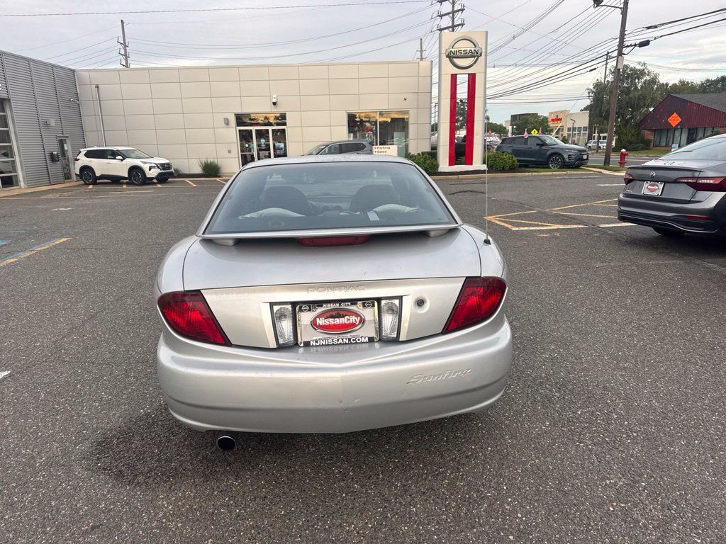Used 2004 Pontiac Sunfire Coupe w/ 1SB Preferred Equipment Group FWD image 3