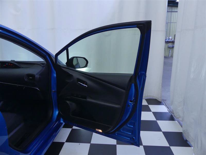 Used 2020 Toyota Prius LE AWD/4WD image 21