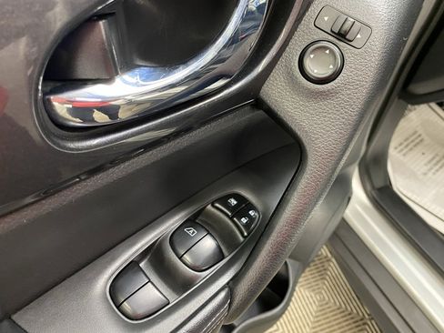 Used 2018 Nissan Rogue SV image 25