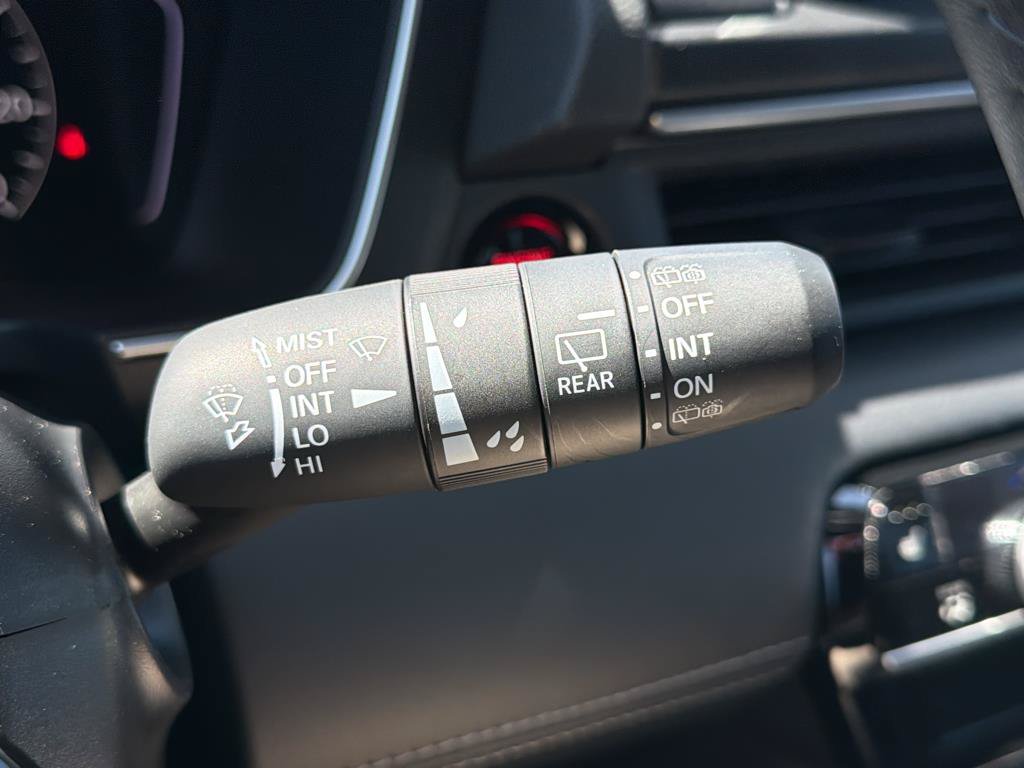 Used 2025 Honda Pilot Touring image 11