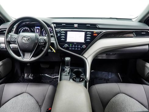 Used 2020 Toyota Camry LE FWD image 5