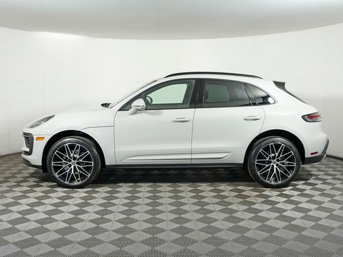 New 2026 Porsche Macan image 2