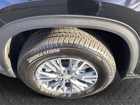 Used 2025 Chevrolet Traverse LT image 20