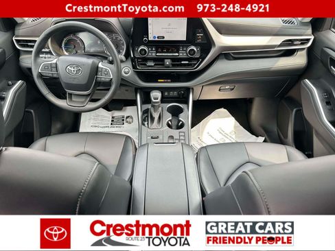 Used 2026 Toyota Highlander XLE AWD/4WD image 12