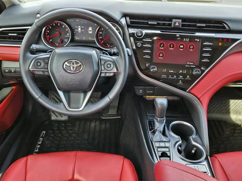 Used 2018 Toyota Camry XSE image 34