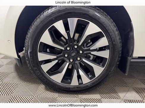 Used 2025 Ford Expedition Max Platinum w/ Driver's Package AWD/4WD image 25