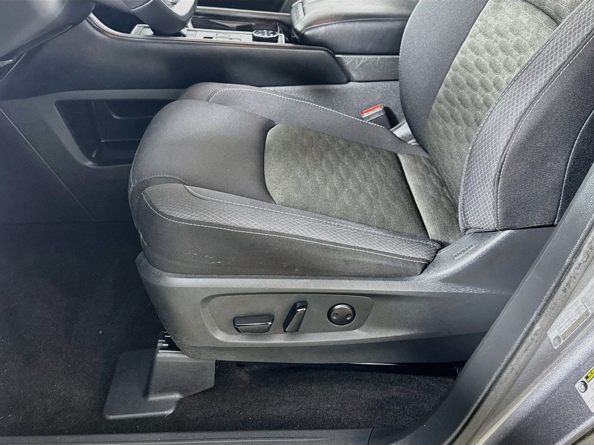 Used 2024 Nissan Pathfinder SV AWD/4WD image 21