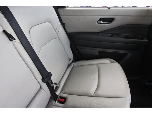 Used 2025 Nissan Pathfinder SL FWD image 15