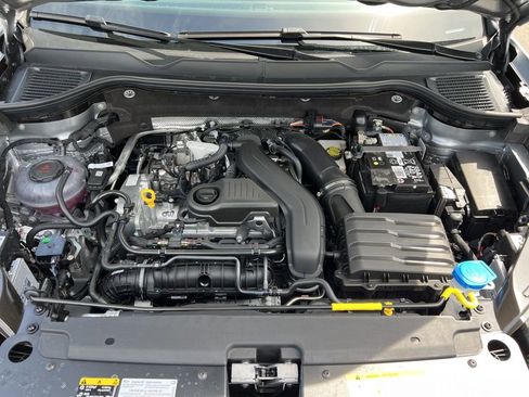New 2026 Volkswagen Taos SE FWD image 11