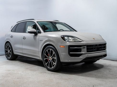 New 2026 Porsche Cayenne S image 9