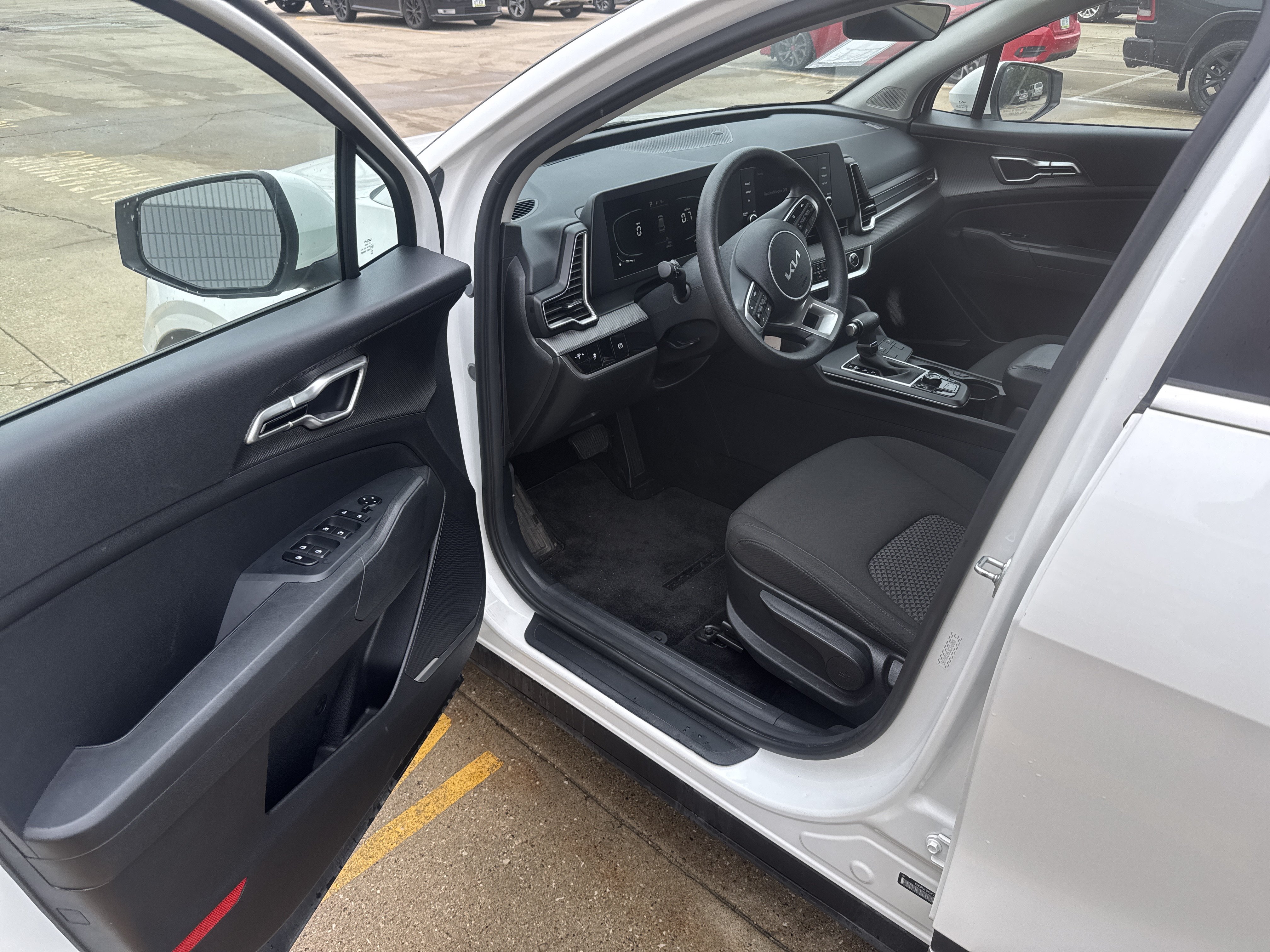 Used 2024 Kia Sportage LX AWD/4WD image 12