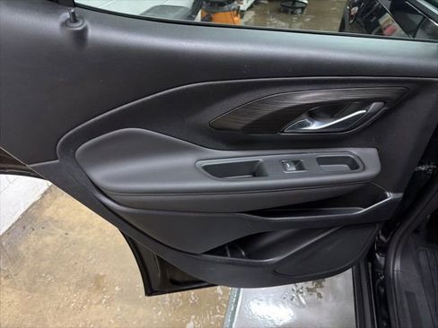 Used 2023 GMC Terrain SLT w/ Elevation Edition image 16