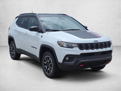 Used 2025 Jeep Compass Trailhawk AWD/4WD image 3
