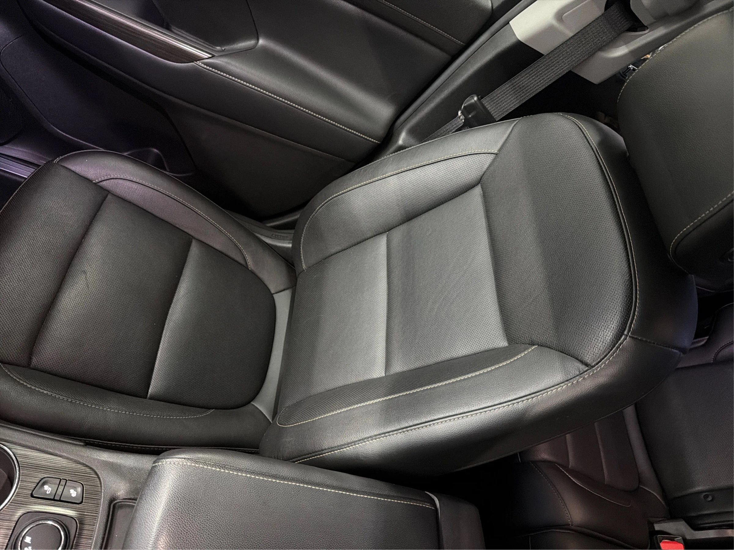 Used 2020 GMC Acadia SLT w/ LPO, Cargo Package FWD image 16