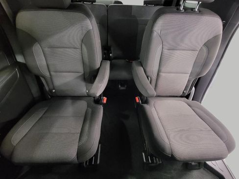 Used 2023 Chevrolet Traverse LT image 25