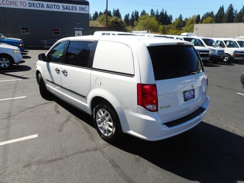 Used 2014 RAM C/V Tradesman FWD image 10
