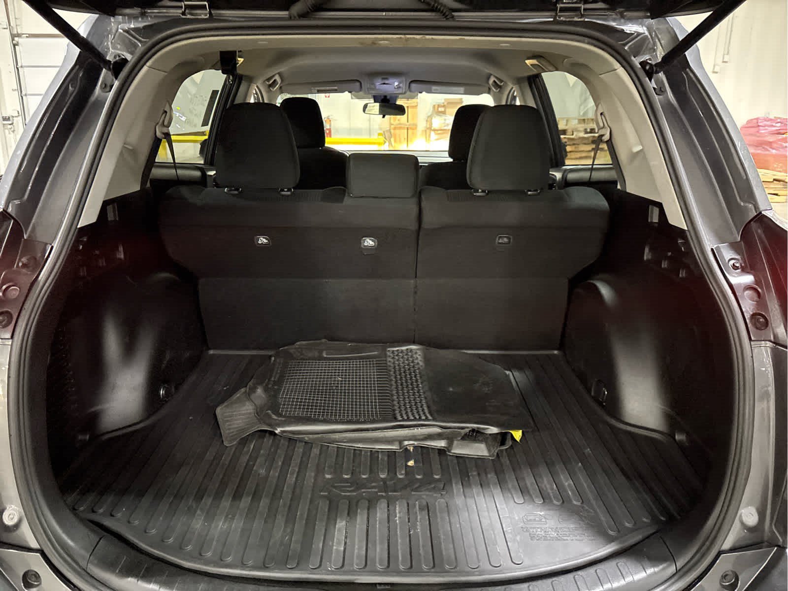 Used 2018 Toyota RAV4 LE w/ All Weather Liner Package AWD/4WD image 7