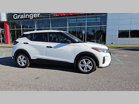 New 2025 Nissan Kicks Play S image 36