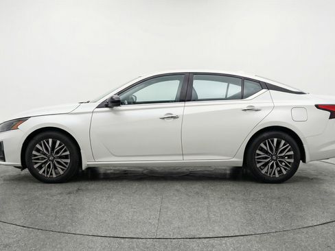Used 2025 Nissan Altima 2.5 SV image 5