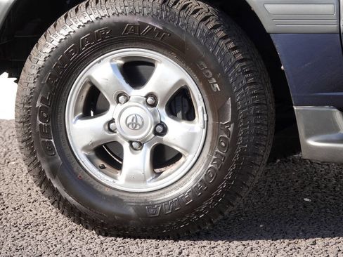Used 2002 Toyota Land Cruiser AWD/4WD image 47