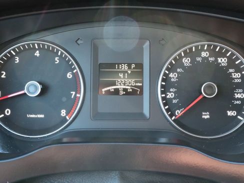 Used 2013 Volkswagen Jetta SE image 32