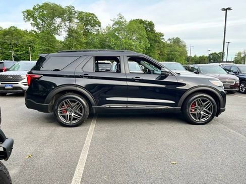 Used 2025 Ford Explorer ST-Line w/ ST-Line Street Pack AWD/4WD image 5