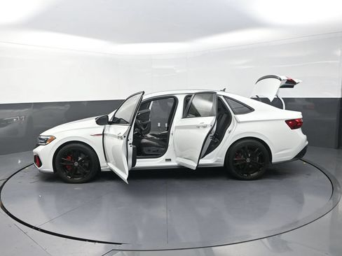 Used 2022 Volkswagen Jetta GLI Autobahn FWD image 35