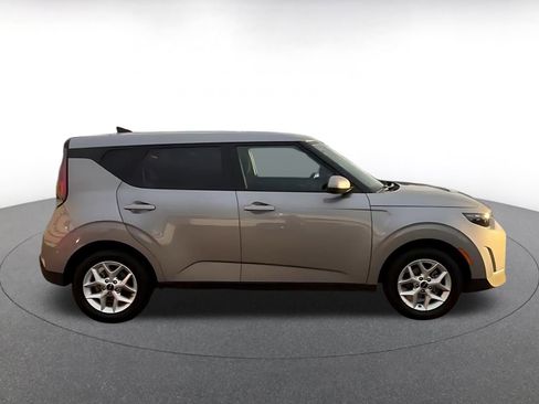 Used 2025 Kia Soul LX w/ LX Technology Package image 16