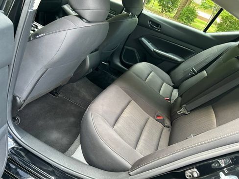 Used 2024 Nissan Altima 2.5 SV FWD image 27