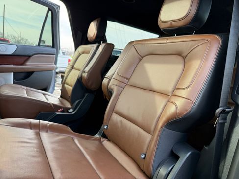 Used 2023 Lincoln Navigator L Reserve w/ Equipment Group 201A image 18