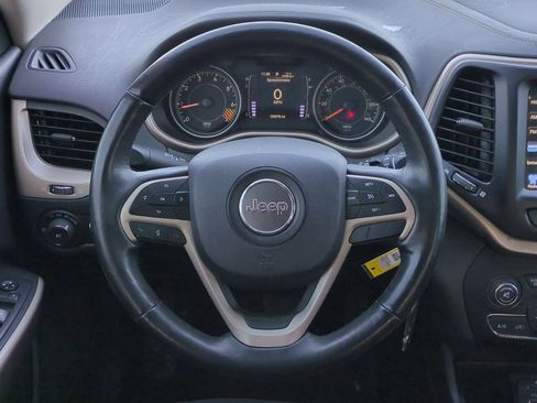 Used 2018 Jeep Cherokee Latitude w/ Cold Weather Group image 28