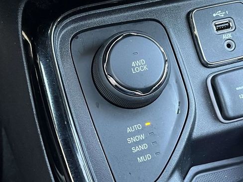 Used 2021 Jeep Compass Limited image 32