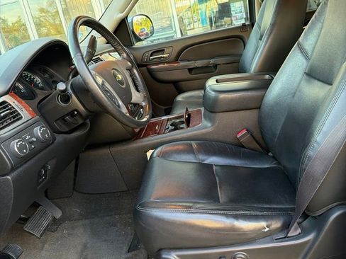 Used 2013 Chevrolet Avalanche LTZ AWD/4WD image 4